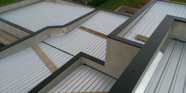 telha-sanduiche-telha-metálica-casa-METAL-TELHAS-CURITIBA-10